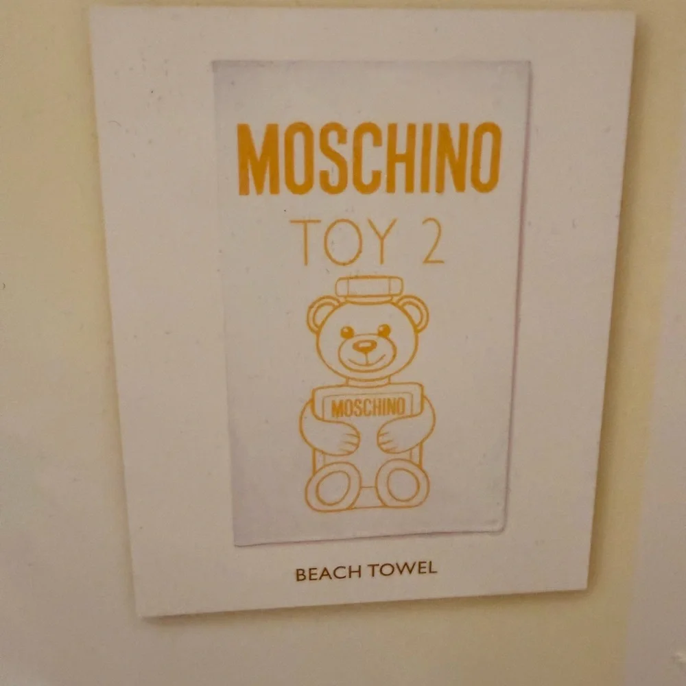 ✨ New Moschino Toy 2 Box With Towel ✨